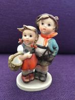 Hummel - Surprise boy and girl, Verzamelen, Beelden en Beeldjes, Ophalen of Verzenden, Zo goed als nieuw, Hummel