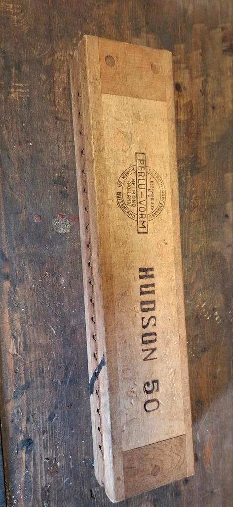 Antieke Sigarenkist Hudson 50 - Perlu-Vorm Helmond, Antiek en Kunst, Antiek | Gereedschap en Instrumenten, Ophalen of Verzenden