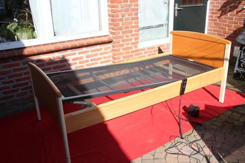 Senioren Bed, Huis en Inrichting, Slaapkamer | Bedden, Gebruikt, Eenpersoons, 90 cm, 200 cm, Hout, Bruin, Verstelbaar, Ophalen