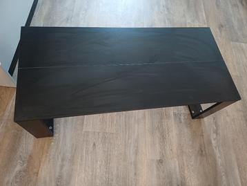 Gratis af te halen zwarte houten salontafel 