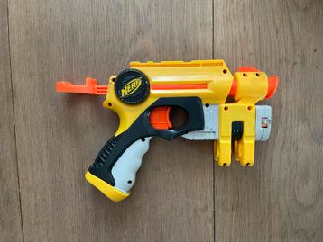 Nerf Pistool Geel/Zwart leuk voor 5-12 beschikbaar voor biedingen