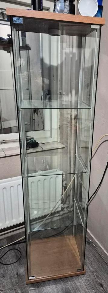 Vitrine kast. beschikbaar voor biedingen