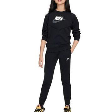 Nike Sportswear Trainingspak Juni beschikbaar voor biedingen