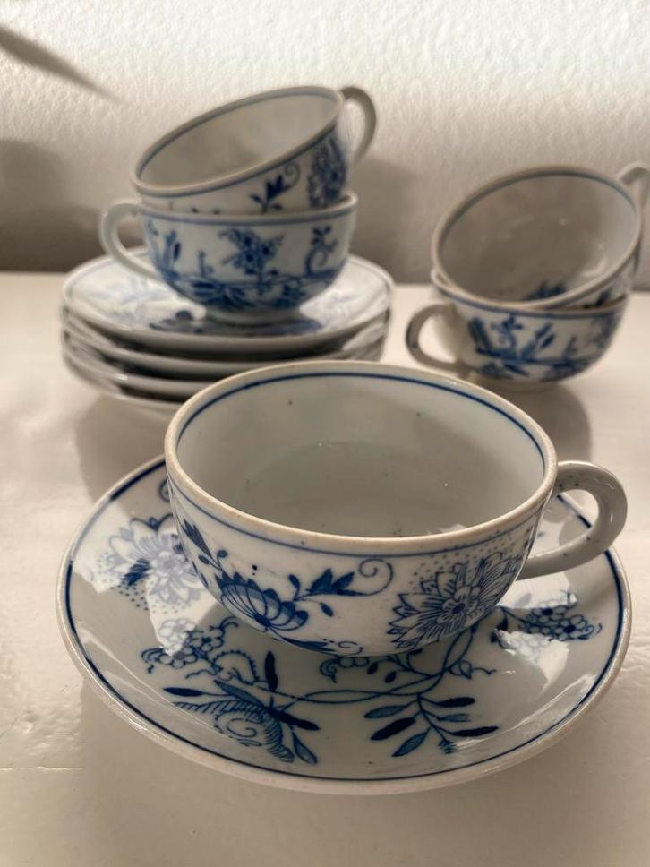 5 theekopjes met schotel zwiebelmuster van Louie Regout, Antiek en Kunst, Antiek | Servies los, Ophalen of Verzenden