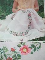 Borduurpatroon  Wilde  Roos op kleed  1603 do, Verzenden, Nieuw, Handborduren, Patroon