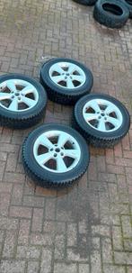 spijkerbanden wielen nissan qashqai, mooi profiel 215 60 17, Auto-onderdelen, Banden en Velgen, Ophalen, Banden en Velgen, 17 inch