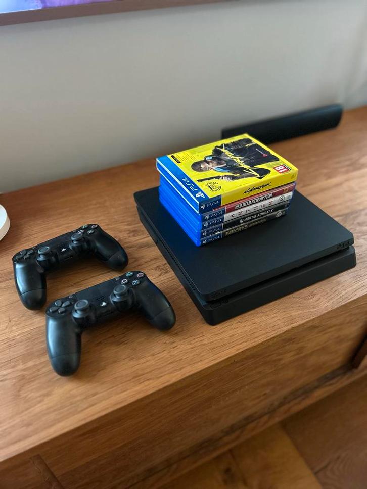 Sony PS4 Slim + 2 Controllers + 5 Top Games!, Spelcomputers en Games, Games | Overige, Zo goed als nieuw, Avontuur en Actie, 1 speler