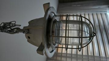 Industriële hanglamp  beschikbaar voor biedingen