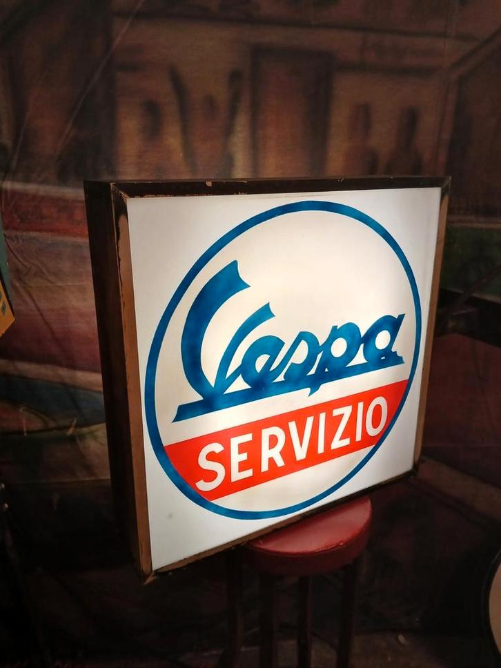 Oude vintage vespa lichtreclame lichtbak 65 x 65 cm, Verzamelen, Merken en Reclamevoorwerpen, Gebruikt, Lichtbak of (neon) lamp