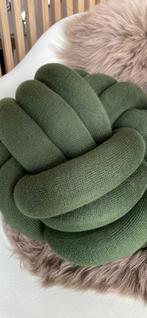 2 Knot pillows, Ophalen, Zo goed als nieuw, Vierkant