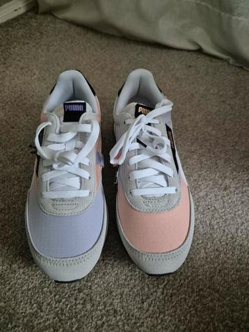 sneakers van Puma  beschikbaar voor biedingen
