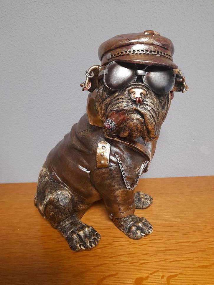 Dressed english bulldog with cigar, Antiek en Kunst, Kunst | Beelden en Houtsnijwerken, Ophalen of Verzenden