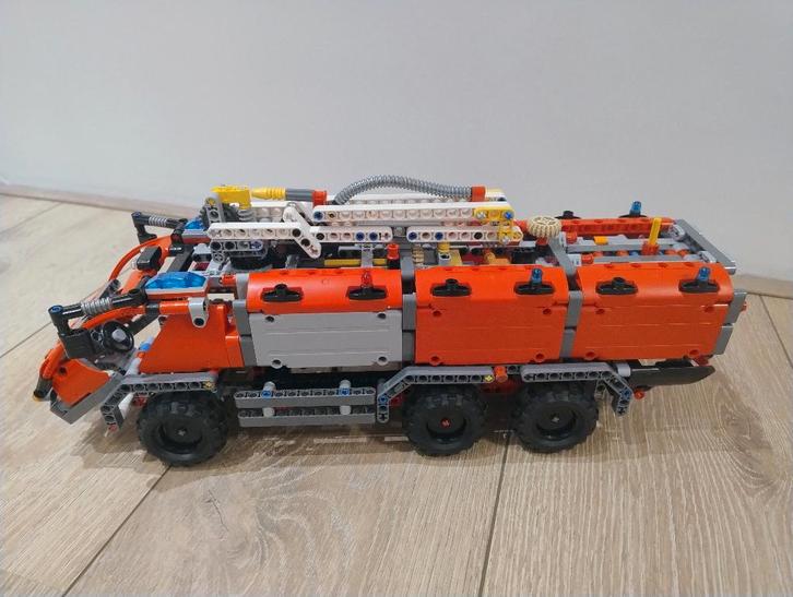 Lego Technic 42068 - Vliegveld-reddingsvoertuig, Kinderen en Baby's, Speelgoed | Duplo en Lego, Zo goed als nieuw, Lego, Complete set