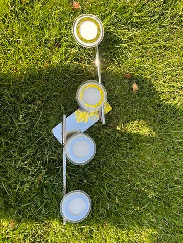 2 sets lampen, armatuur 4 lampen en 2 lampen beschikbaar voor biedingen