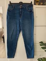 Mom jeans Pieces, Blauw, Ophalen of Verzenden, Zo goed als nieuw, W28 - W29 (confectie 36)