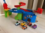 Garage met 5 auto’s van Fischer-Price, Kinderen en Baby's, Speelgoed | Fisher-Price, Ophalen, Zo goed als nieuw, Speelset