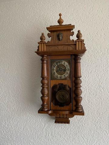 Antieke Houten Wandklok beschikbaar voor biedingen