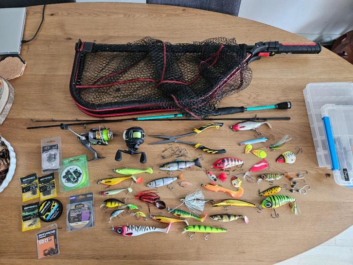 Snoekvis Uitrusting - Jerkhengel 1,85m / Reel / Kunstaas, Watersport en Boten, Hengelsport | Roofvissen, Zo goed als nieuw, Complete set