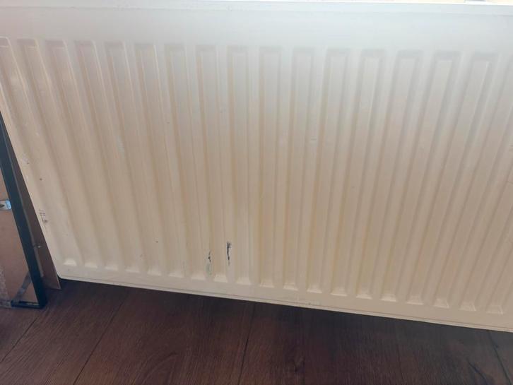 Grote, functionele radiator (220x40cm) - Z.S.M. Weg!, Doe-het-zelf en Verbouw, Verwarming en Radiatoren, Gebruikt, Radiator, 800 watt of meer