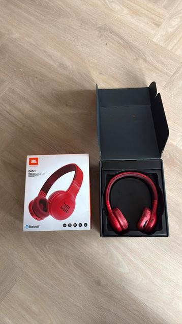 JBL E45BT rood. beschikbaar voor biedingen