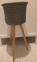 Plantenstandaard op houten pootjes (Handed by..), Huis en Inrichting, Woonaccessoires | Vazen, Overige materialen, Overige kleuren