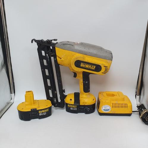DeWalt DC618 Draadloze Tacker Compleet in Goede Staat, Doe-het-zelf en Verbouw, IJzerwaren en Bevestigingsmiddelen, Zo goed als nieuw