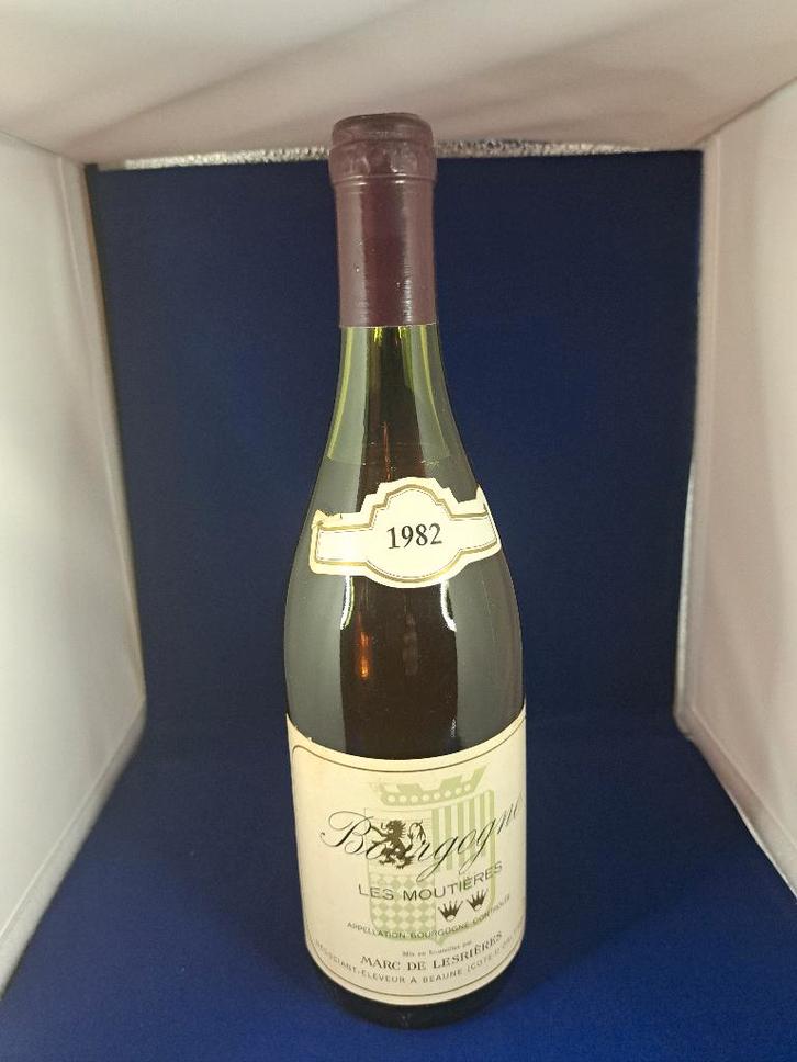 Bourgogne Les Moutiers 1982, Verzamelen, Wijnen, Zo goed als nieuw, Rode wijn, Frankrijk, Vol, Ophalen of Verzenden