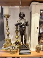 ⭐️Antiek metalen beeld: man met muziekinstrument, troubadour, Antiek en Kunst, Ophalen of Verzenden