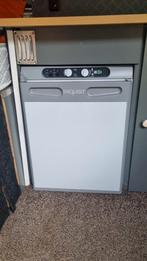 Koelkast en gaskookplaat nette staat 12v gas 220 keukenblok, Caravans en Kamperen, Camper-accessoires, Ophalen of Verzenden, Zo goed als nieuw