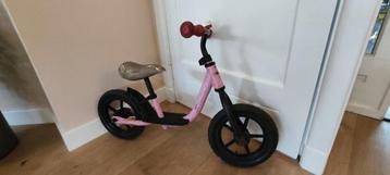 Roze loopfietsje beschikbaar voor biedingen