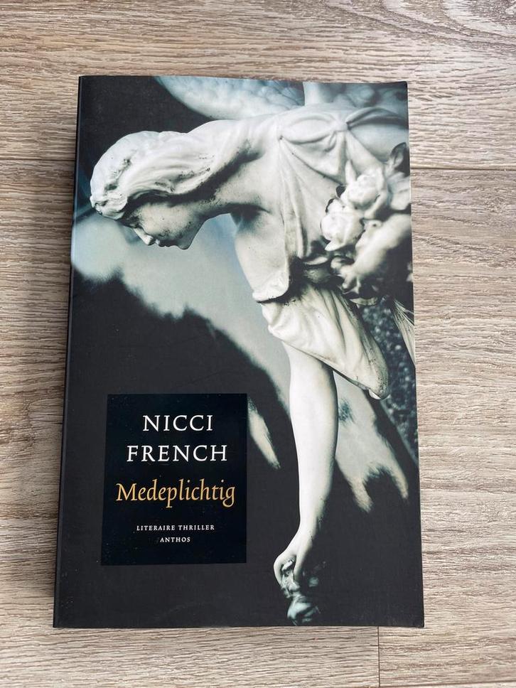 Medeplichtig - Nicci French, Boeken, Thrillers, Zo goed als nieuw, Nederland, Ophalen