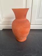 Bijzondere vintage oranje vaas van glas met ruw effect, Gebruikt, Oranje, Ophalen of Verzenden, Glas
