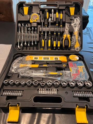 108-delige Gereedschapskoffer – Staal Set voor Auto & DIY beschikbaar voor biedingen