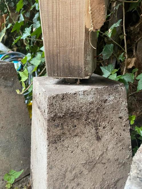 Betonpoeren met stelvoet - 4 stuks, Doe-het-zelf en Verbouw, IJzerwaren en Bevestigingsmiddelen, Gebruikt, Overige typen, Ophalen