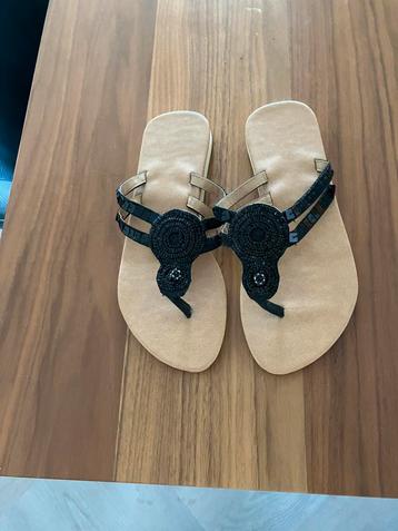 Leuke teenslippers maat 38/39. Nieuw beschikbaar voor biedingen
