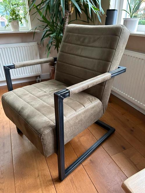Twee comfortabele industriële fauteuils, Huis en Inrichting, Fauteuils, Zo goed als nieuw, Kunststof, Leer, Stof, 50 tot 75 cm