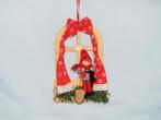 Vintage Zweedse kerstdecoratie houten raam met kerstkabouter, Ophalen of Verzenden, Zo goed als nieuw