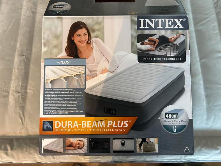 Opblaasbed Intex Dura Beam plus en airbed cover, Caravans en Kamperen, Luchtbedden, Nieuw, 1-persoons, Ingebouwde pomp, Ophalen of Verzenden