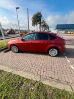 Ford Focus 1.6 74KW 5D 2008 Rood, 1596 cc, 15 km/l, Zwart, 4 cilinders