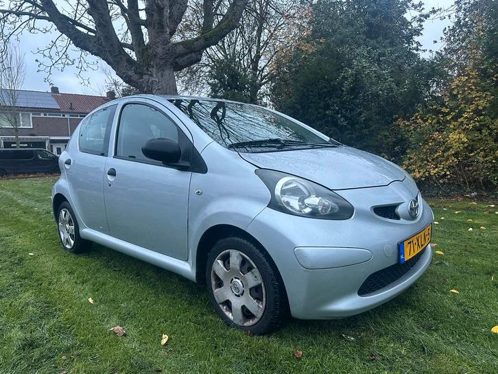 Toyota Aygo 1.0 12V Vvt-i 5DRS 2008 Grijs, Auto's, Toyota, Bedrijf, Aygo, Benzine, A, Hatchback, Handgeschakeld, Geïmporteerd