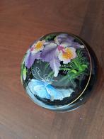 Vintage Thai ronde gelakte bol, met zeepje 8cm doorsnede, Antiek en Kunst, Curiosa en Brocante, Ophalen of Verzenden