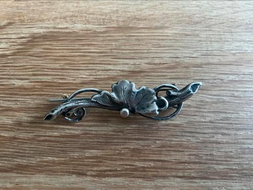 Oude antieke broche, gemerkt met onbekend merk., Sieraden, Tassen en Uiterlijk, Broches, Zo goed als nieuw, Overige materialen