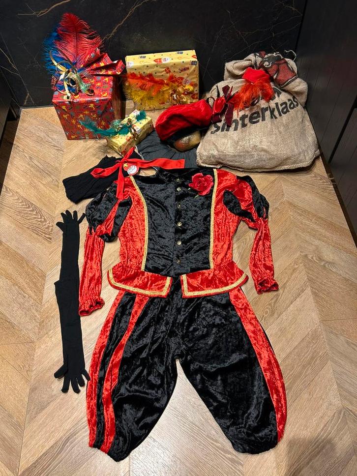 Pietenpak rood meisje zwart maat 152 Sinterklaas set nieuw, Diversen, Sinterklaas, Nieuw, Ophalen of Verzenden