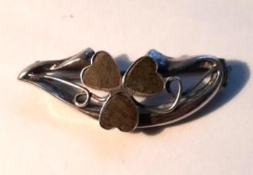 Keltische klavertje-drie broche met groen agaat (Sterling) beschikbaar voor biedingen