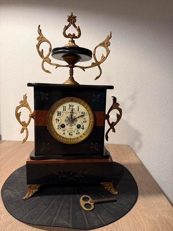 Antieke Marmeren Pendule beschikbaar voor biedingen