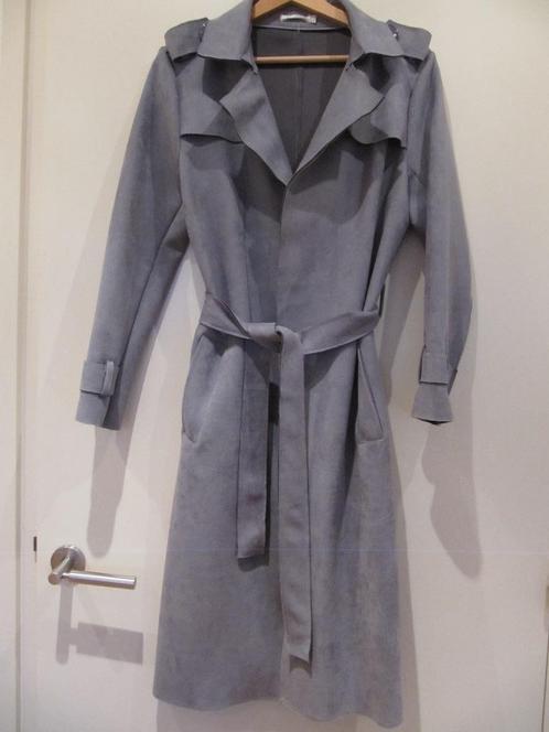 Suèdine trenchcoat maat M / L, Kleding | Dames, Jassen | Zomer, Zo goed als nieuw, Maat 38/40 (M), Blauw, Ophalen of Verzenden