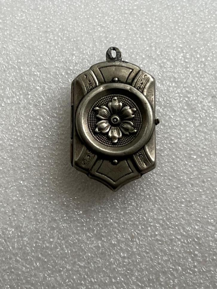 antiek fotomedaillon  met floraal motief (omstreeks 1900), Sieraden, Tassen en Uiterlijk, Antieke sieraden, Hanger, Overige materialen