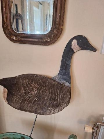oude kartonnen decoy duck beschikbaar voor biedingen