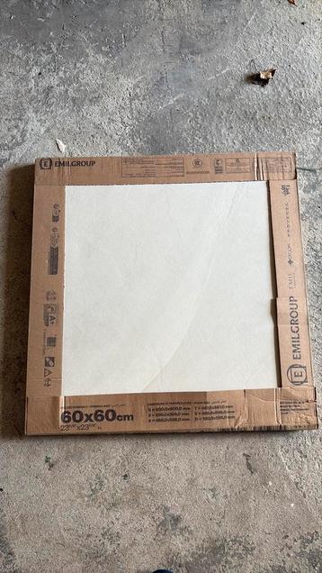 Restpartij 7 vloer-/wandtegels 60x60 beschikbaar voor biedingen