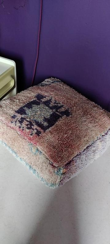 Boujaad poef met kussen beschikbaar voor biedingen